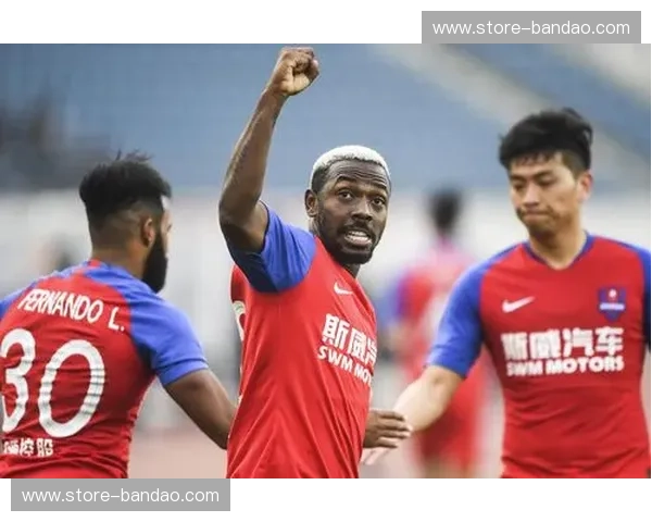 红岩之魂对决王者之师：重庆斯威与广州恒大的沸腾江湖